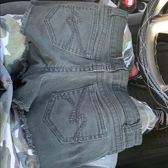 Black shorts - Picture 2 of 4